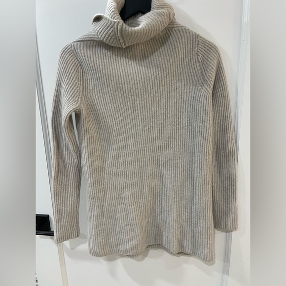 Cashmere turtleneck grey sweater with pockets - Picture 2 of 4